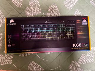Teclado Gaming Corsair K68 RGB Mecánico Cherry Red