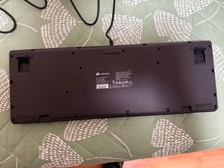 Teclado Gaming Corsair K68 RGB Mecánico Cherry Red