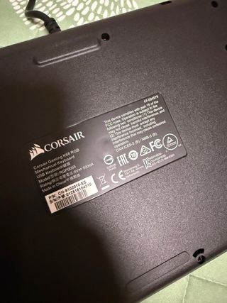 Teclado Gaming Corsair K68 RGB Mecánico Cherry Red