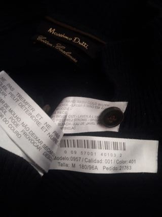 Jersey azul con botones