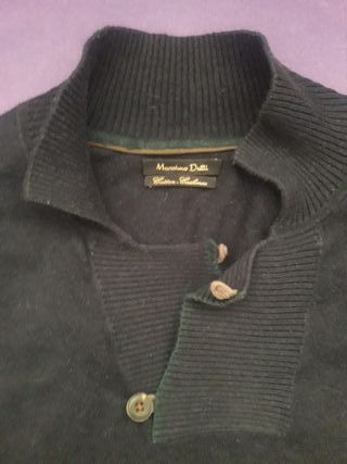 Jersey azul con botones