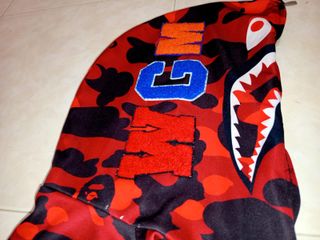 Sudadera BAPE Roja Camuflaje Tiburón , talla M