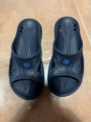 Chanclas Arena Talla 36 Azul piscina