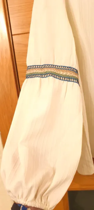 Blusa mujer bordada.