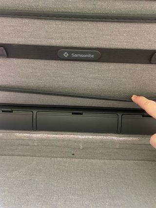 Maletín de trabajo Soredo negro y dorado