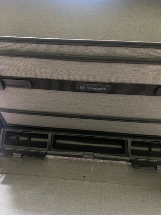 Maletín de trabajo Soredo negro y dorado