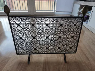 Protector chimenea metal negro y dorado