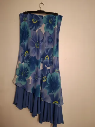 Vestido fiesta floral volante desigual