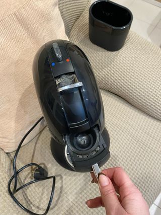 Cafetera Dolce Gusto Negra gran capacidad de agua