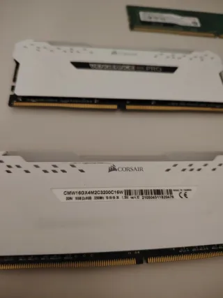 Pacchetto RAM 72GB Corsair e G.Skill DDR4