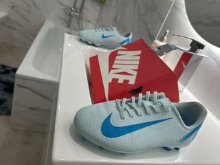Zapatos de fútbol Nike Azules y Blancos