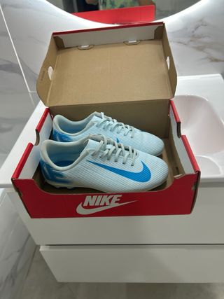 Zapatos de fútbol Nike Azules y Blancos
