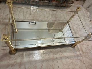 Mesa de centro cristal y bañada en oro