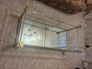 Mesa de centro cristal y bañada en oro