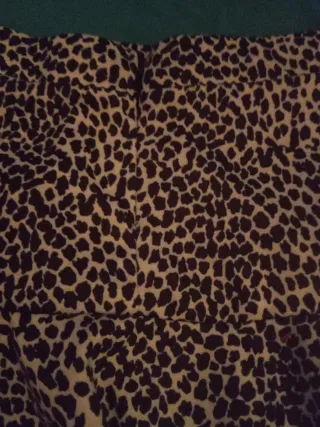 Falda estampada leopardo blanco y negro