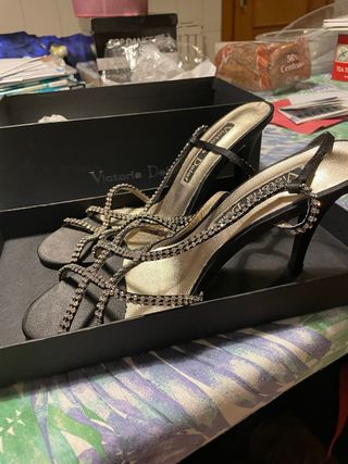 Sandalias Victoria Delef con pedrería T40. tacón9