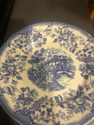 Plato decorativo azul y blanco