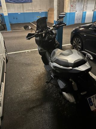 Moto Honda ADV 350 2022 Gris Oscuro