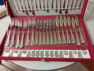 Cubertería 54 piezas Escudo Burgos