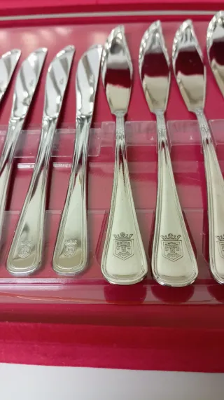 Cubertería 54 piezas Escudo Burgos