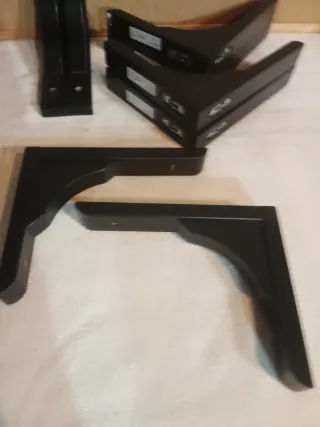 8 Escuadras Ikea Negras