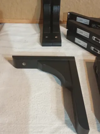 8 Escuadras Ikea Negras