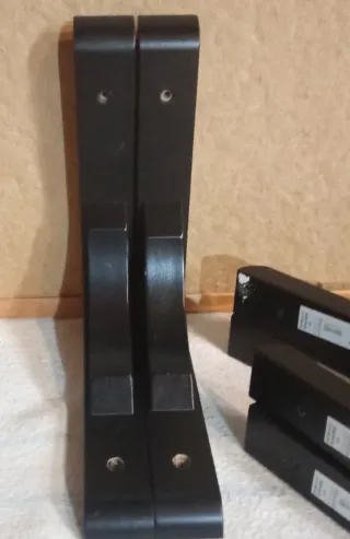 8 Escuadras Ikea Negras