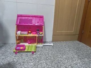 Casa Barriguitas Famosa Trolley