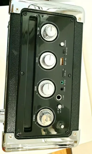 ALTAVOZ KARAOKE PORTÁTIL CON MICRÓFONOS