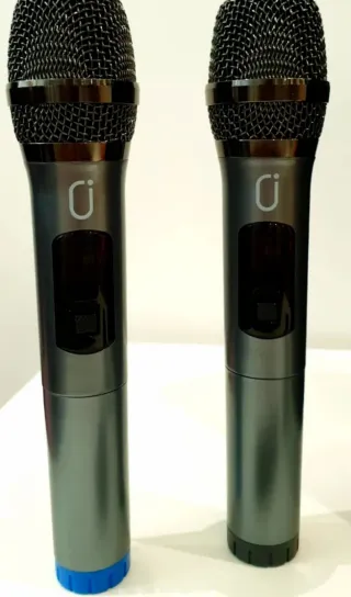 ALTAVOZ KARAOKE PORTÁTIL CON MICRÓFONOS