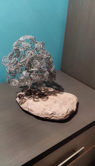 Árbol de alambre y piedra natural hecho a mano