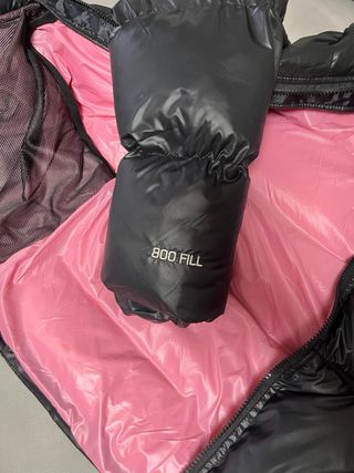 Abrigo Stussy Negro con Forro Rosa