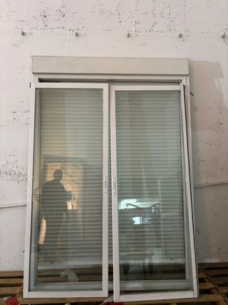 Ventana corredera aluminio con persiana