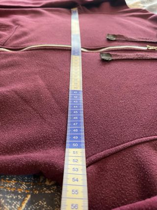 Sudadera con capucha y cremallera morada