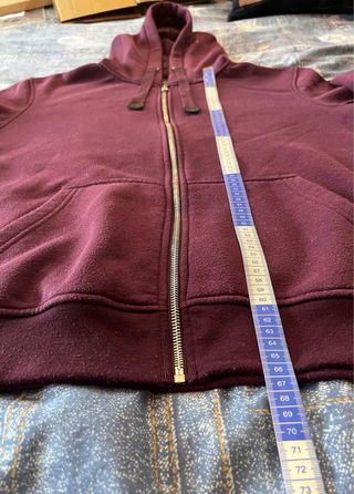 Sudadera con capucha y cremallera morada