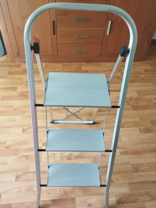 Escalera aluminio 3 peldaños