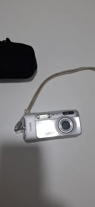 Cámara Kodak 4.0 Megapíxeles + Funda