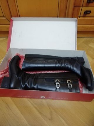 Stivali alti da donna Wonders neri