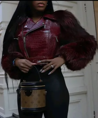 Abrigo de piel sintética y efecto cocodrilo