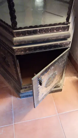 Vitrina estilo árabe cristal y metal hecha a mano