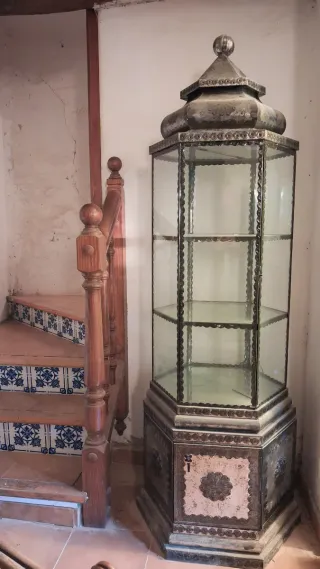 Vitrina estilo árabe cristal y metal hecha a mano