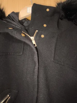 Abrigo negro mujer con capucha