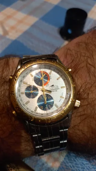 Reloj Lotus Cronógrafo Dorado y Plateado