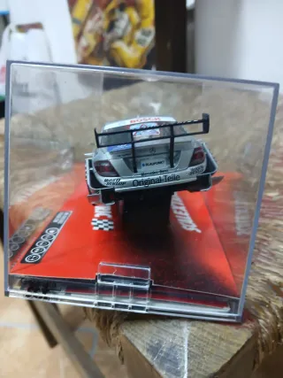 Scalextric Mercedes AMG C-Klasse DTM