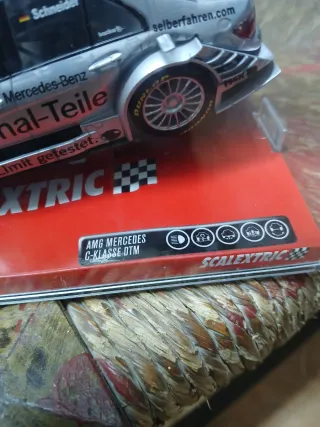 Scalextric Mercedes AMG C-Klasse DTM