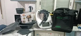 Thermomix TM6 con maleta y accesorios