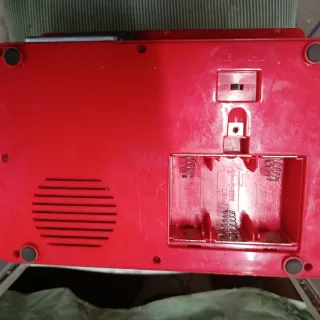 Máquina de juego infantil roja