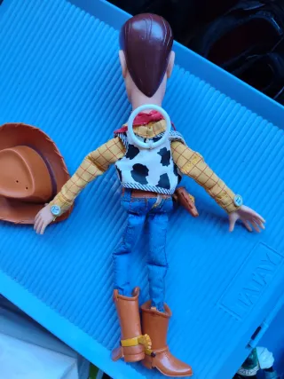 Muñeco Woody Toy Story con sombrero