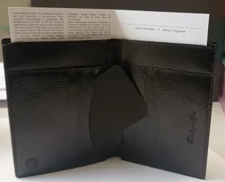 Portafoglio uomo nero effetto coccodrillo