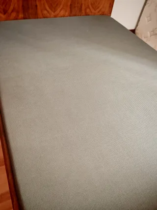 Base tapizada tapiflex 135 cm con Patas.